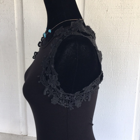 Black tank w/cute crocheted trim - Picture 4 of 7